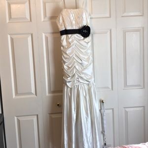 Beautiful dress!  Prom, black white party,  SZ 7/8